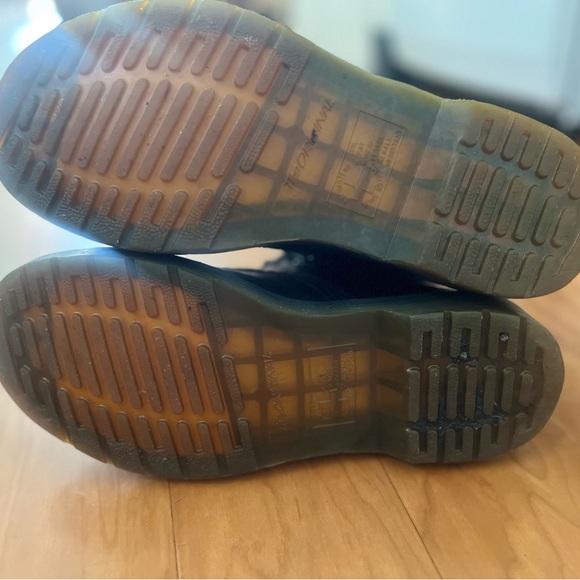 Dr. Martens Women's Black Gloss Size 8 - Picture 6 of 6